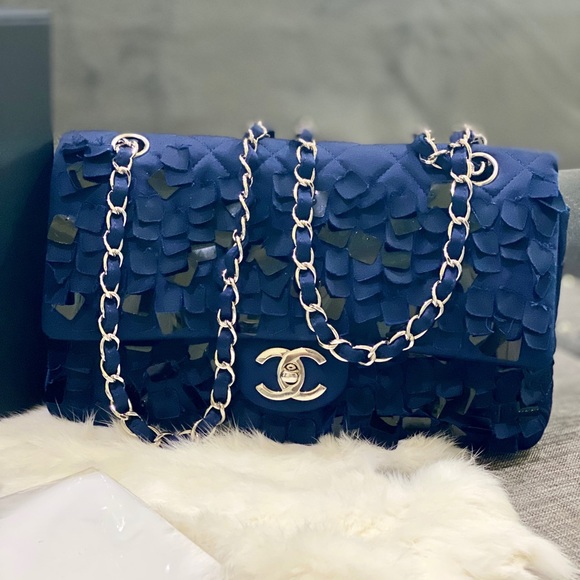 Chanel Shingle Medium Flap Bag - Picture 9 of 16